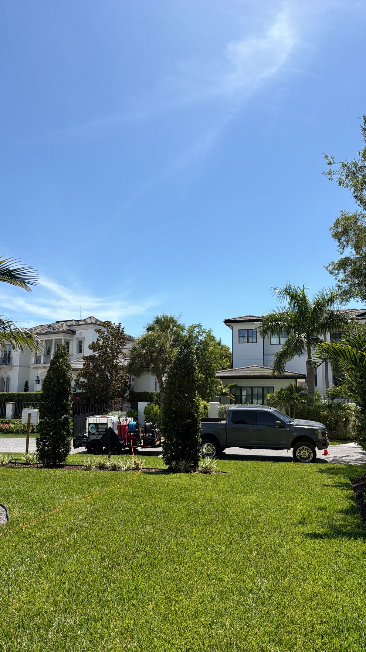 Gallery photos for Keeping Sarasota County Homes Clean from the Roof Down: Image #1