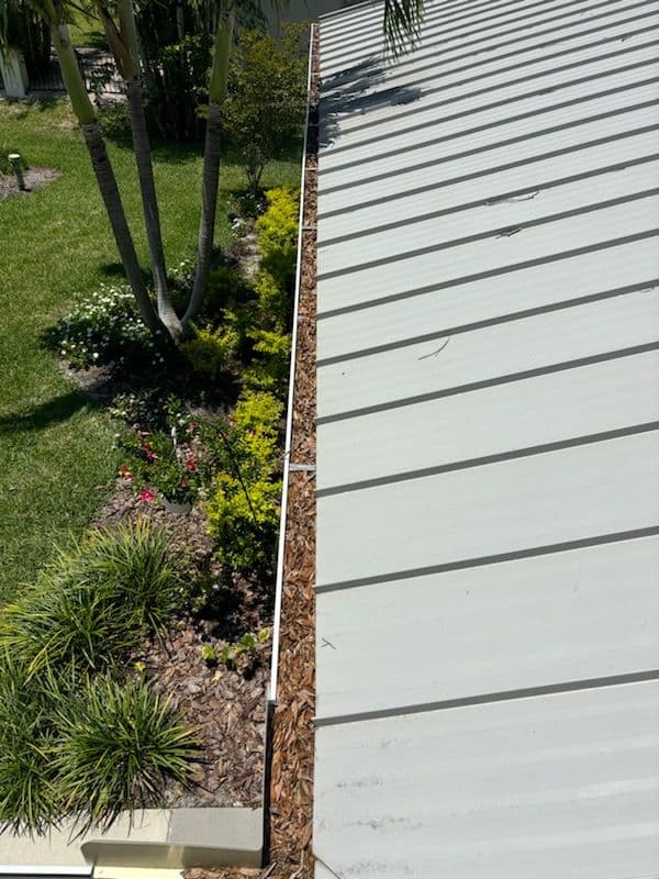 Gallery photos for Expert Gutter Cleaning for Clutter-Free Home: Image #2