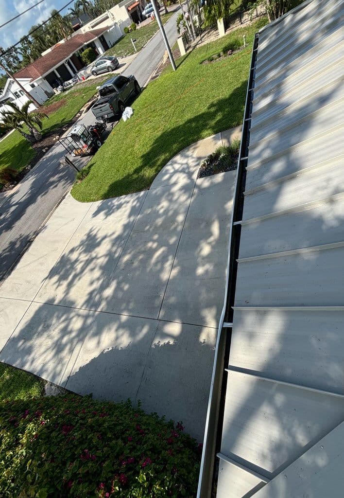 Gallery photos for Expert Gutter Cleaning for Clutter-Free Home: Image #3