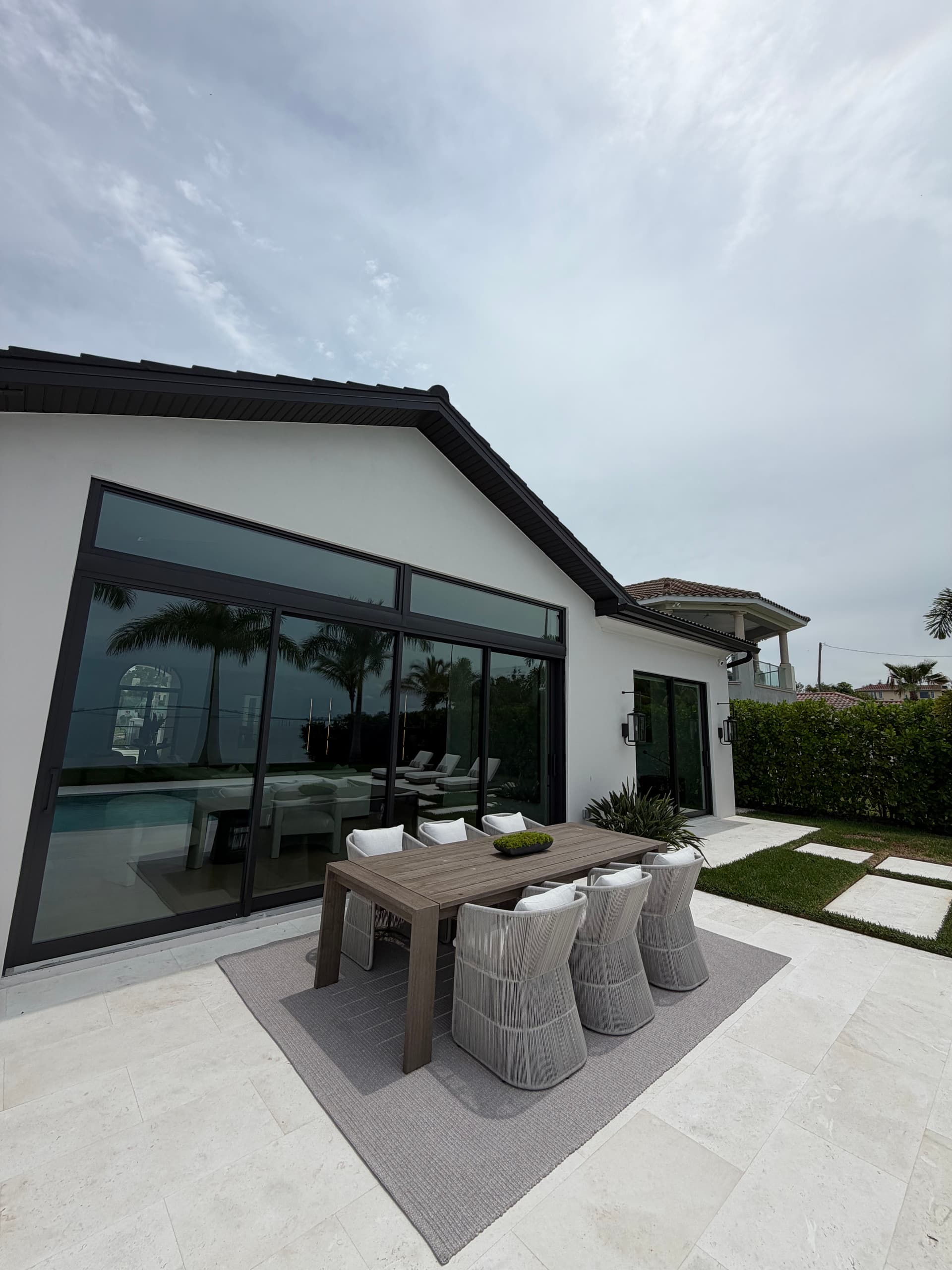 Clean Windows Make a Waterfront Home Shine image