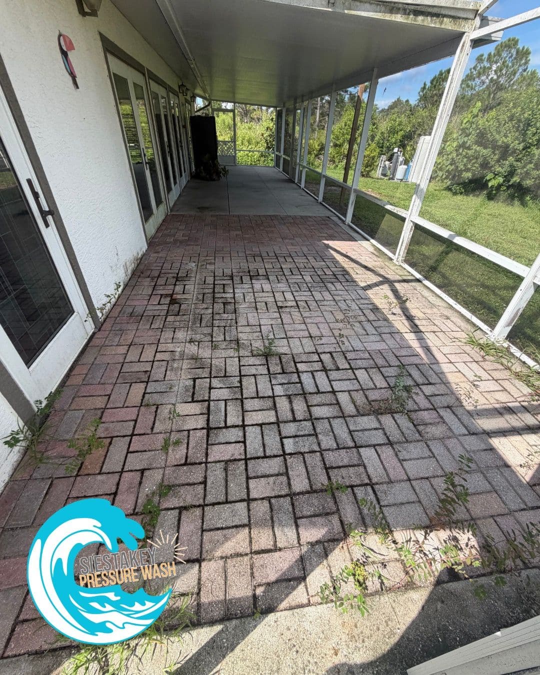 Gallery photos for House Wash Patio and Screen Cage Exterior Cleanup Done Right: Image #1