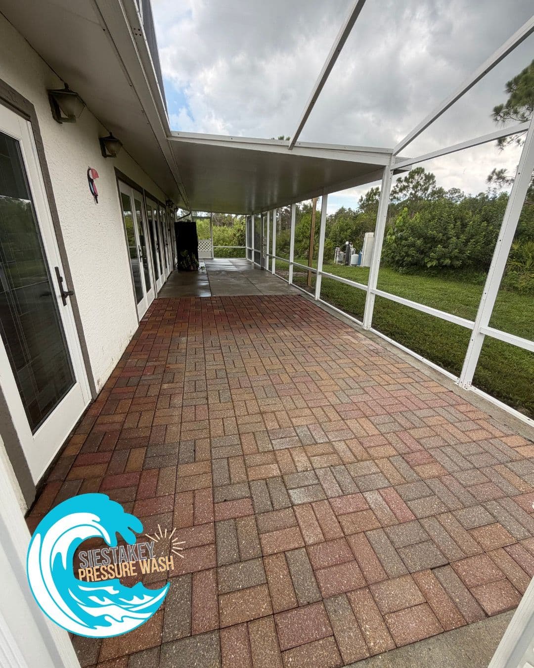 Gallery photos for House Wash Patio and Screen Cage Exterior Cleanup Done Right: Image #2