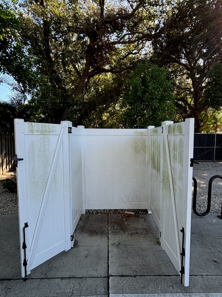 Gallery photos for Fence Free of Algae and Mold with Professional Wash: Image #1